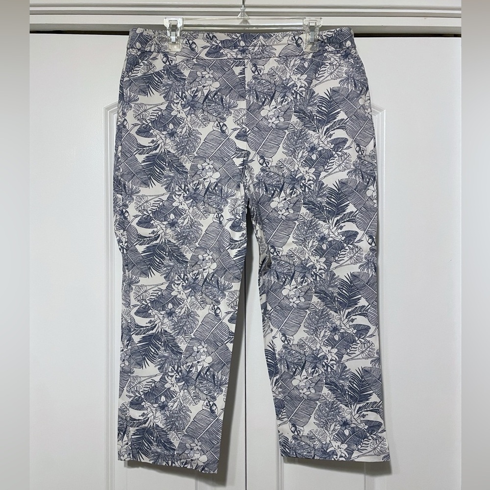 Tribal Pull-On Capris White Blue Palm Leaves Sz 14